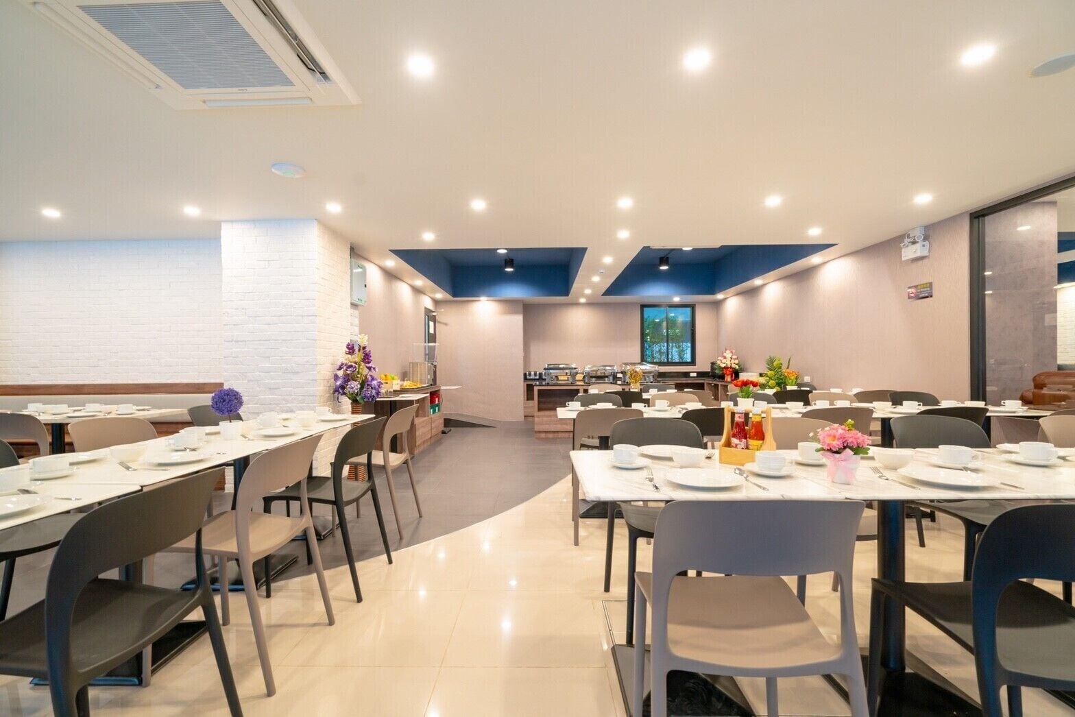 daily buffet breakfast (thb 160 per person)