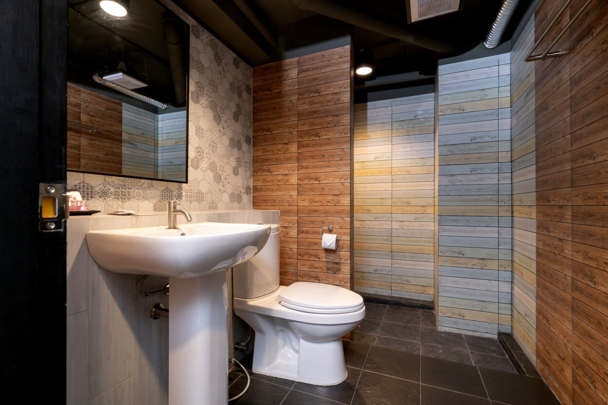 shower, free toiletries, towels