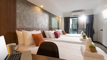 Triple Room | 1 間睡房、房內夾萬、書桌、手提電腦工作空間