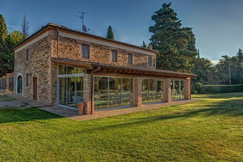 Confortable appartement dans une maison de vacances avec WIFI, climatisation, piscine, TV, véranda