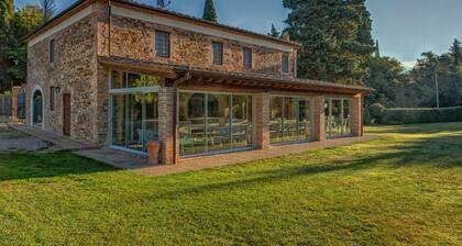 Confortable appartement dans une maison de vacances avec WIFI, climatisation, piscine, TV, véranda