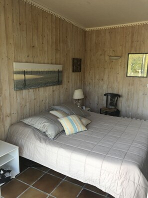 5 عدّة غرف نوم ومكواة/لوح كي وسرير سفر وواي فاي