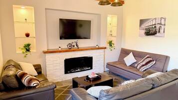 Smart TV, fireplace