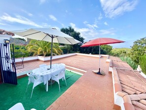 Outdoor dining - Villenpark Playa Arena - Perla A- NO YOUNG PEOPLE (Lloret de Mar)