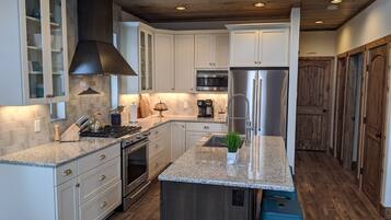 Frigorífic, microones, forn i placa de cuina