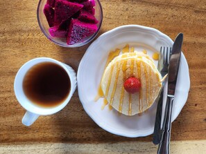 Desayuno continental (IDR 30000 por persona)