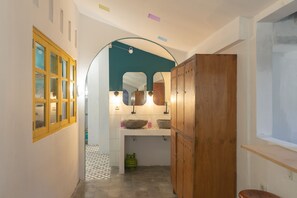 Bathroom sink - Wonderloft Hostel Jogja (Yogyakarta)