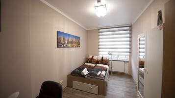 3 bedrooms, iron/ironing board, WiFi, bed sheets