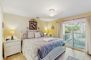 2 bedrooms, iron/ironing board, Internet, bed sheets