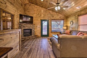 Smart TV, chimenea y videojuegos 
