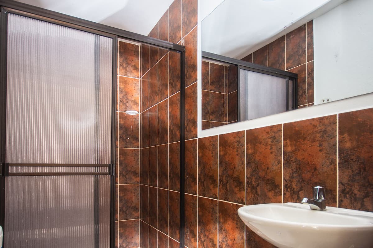 Superior Cabin, Multiple Beds | Bathroom | Shower, towels