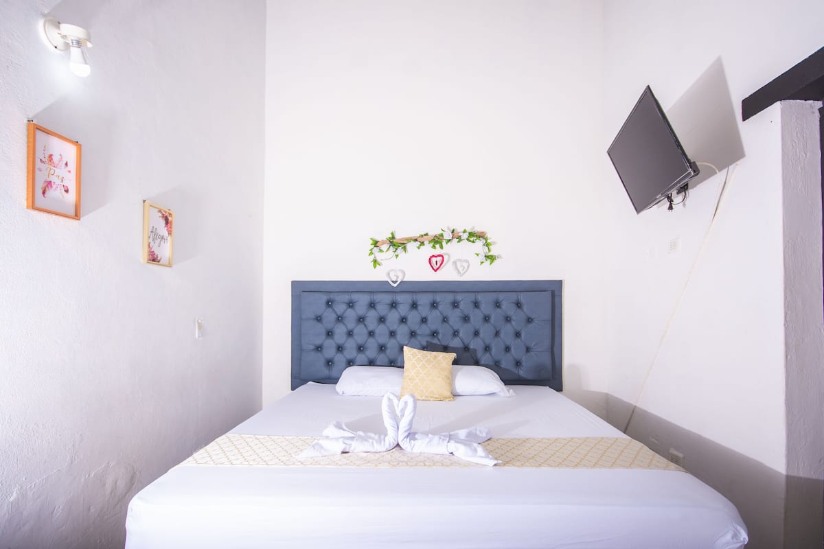 Superior Double Room | 1 bedroom, individually furnished, bed sheets