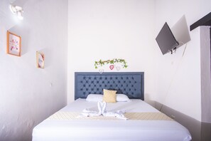 Superior Double Room | Individually furnished, bed sheets - Hotel Familia Casa Blanca (San Jerónimo)