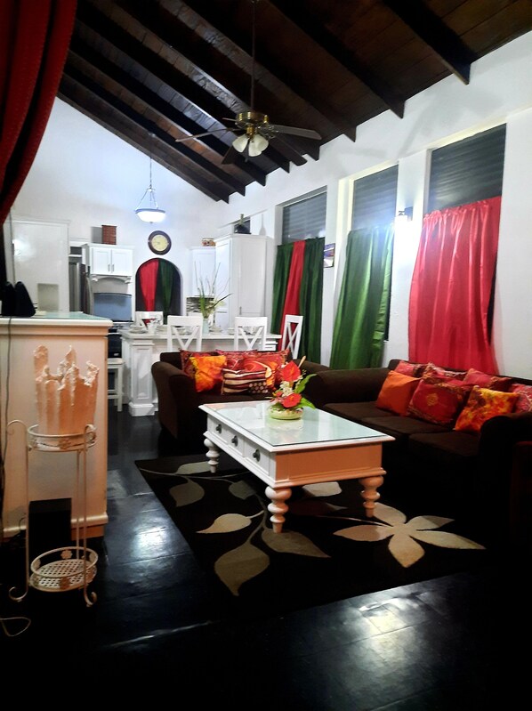 Passion Fruit | Area keluarga | TV layar datar