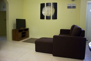 Guava | Living room | Flat-screen TV - La Casa Slu (Gros Islet)