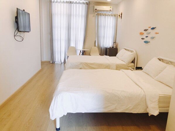 Minibar, rideaux occultants, Wi-Fi gratuit, draps fournis