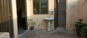 Furnished Rooms near Lahore Airport