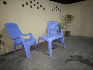 Unclassified image, 4 of 20, button