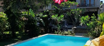 Deluxe Rooms in Arugambay