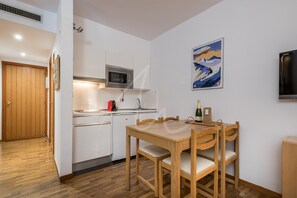 Fridge, microwave, coffee/tea maker, toaster