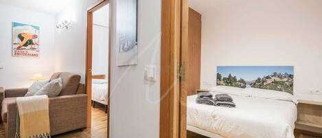 2 Schlafzimmer, Reisekinderbett, kostenloses WLAN, Bettwäsche