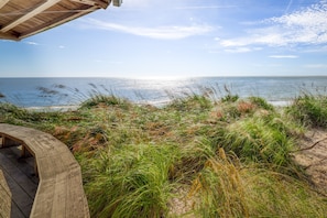Una spiaggia nelle vicinanze