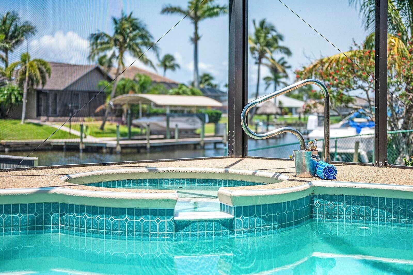 حمّام سباحة مُدفَّأ