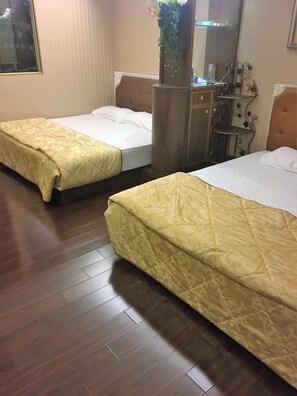 10 bedrooms, WiFi - Garden night markrt tainan   8 & half  b&b (TAINAN)