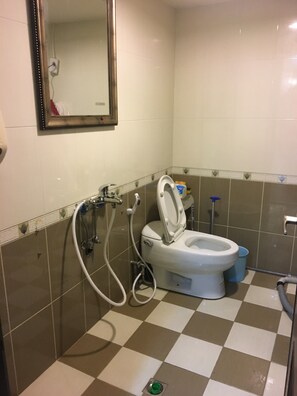 Bathroom - Garden night markrt tainan   8 & half  b&b (TAINAN)