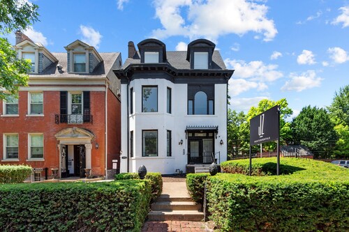 Historic 3BR Near Barnes Jewish Hospital | Walkable CWE | Dog-Friendly