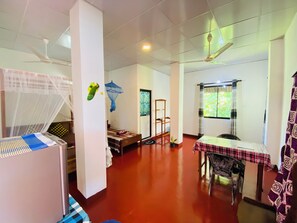 ファミリー ダブルまたはツインルーム | セレクト コンフォート製ベッド、セーフティボックス (室内)、客室ごとに異なる装飾、客室ごとに異なるインテリア