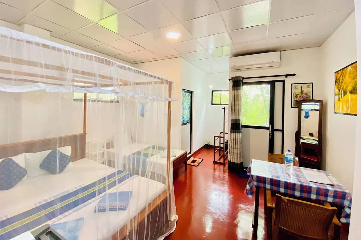 Quarto triplo conforto | Camas Select Comfort, cofres nos quartos, individualmente decorados