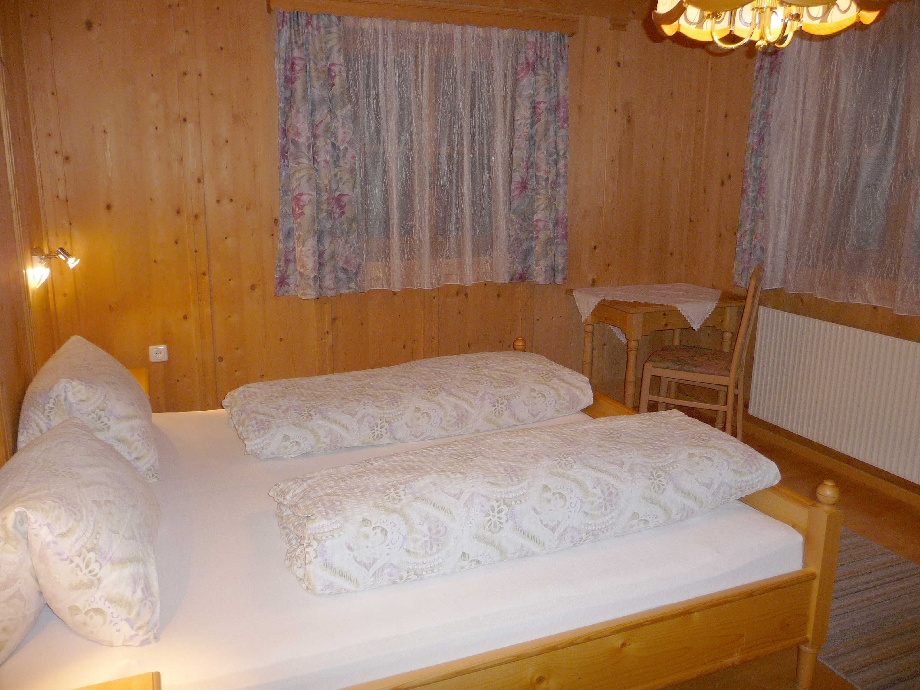 1 bedroom, desk, WiFi, bed sheets