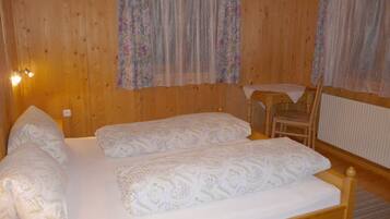 1 bedroom, desk, WiFi, bed sheets