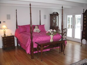 7 quartos, escrivaninha, ferros/tábuas de passar roupa