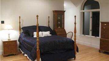 7 bedrooms, desk, iron/ironing board, free WiFi