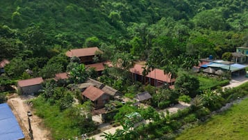 Vista frontal de la propiedad