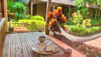 Frokost med lokale retter er inkludert hver dag