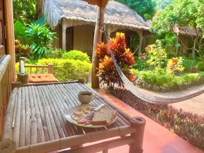 Desayuno con opciones de la cocina local incluido todos los días 