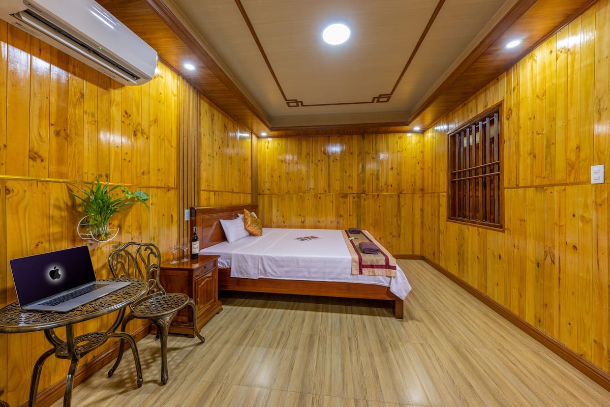 Deluxe Bungalow | 1 bedroom, hypo-allergenic bedding, down comforters