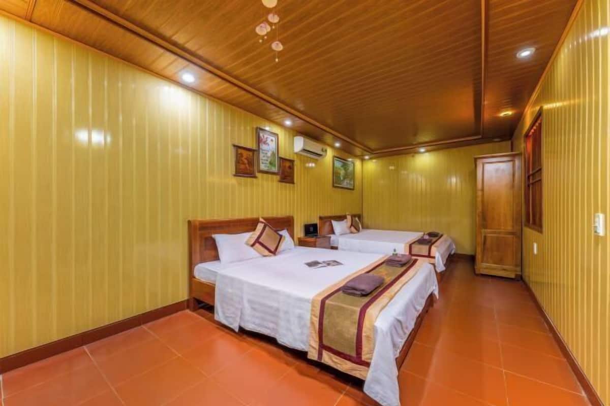 1 bedroom, hypo-allergenic bedding available, down comforters, desk