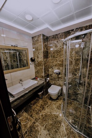 Hair dryer, slippers, towels, soap - Kanyonvadi Hotel (Karabük)