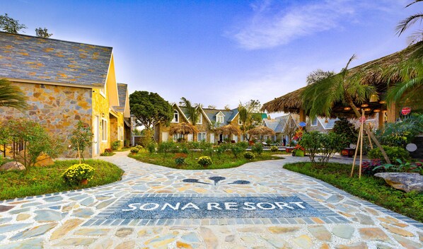 Front of property - Ninh Binh Sona Resort (Ninh Binh)