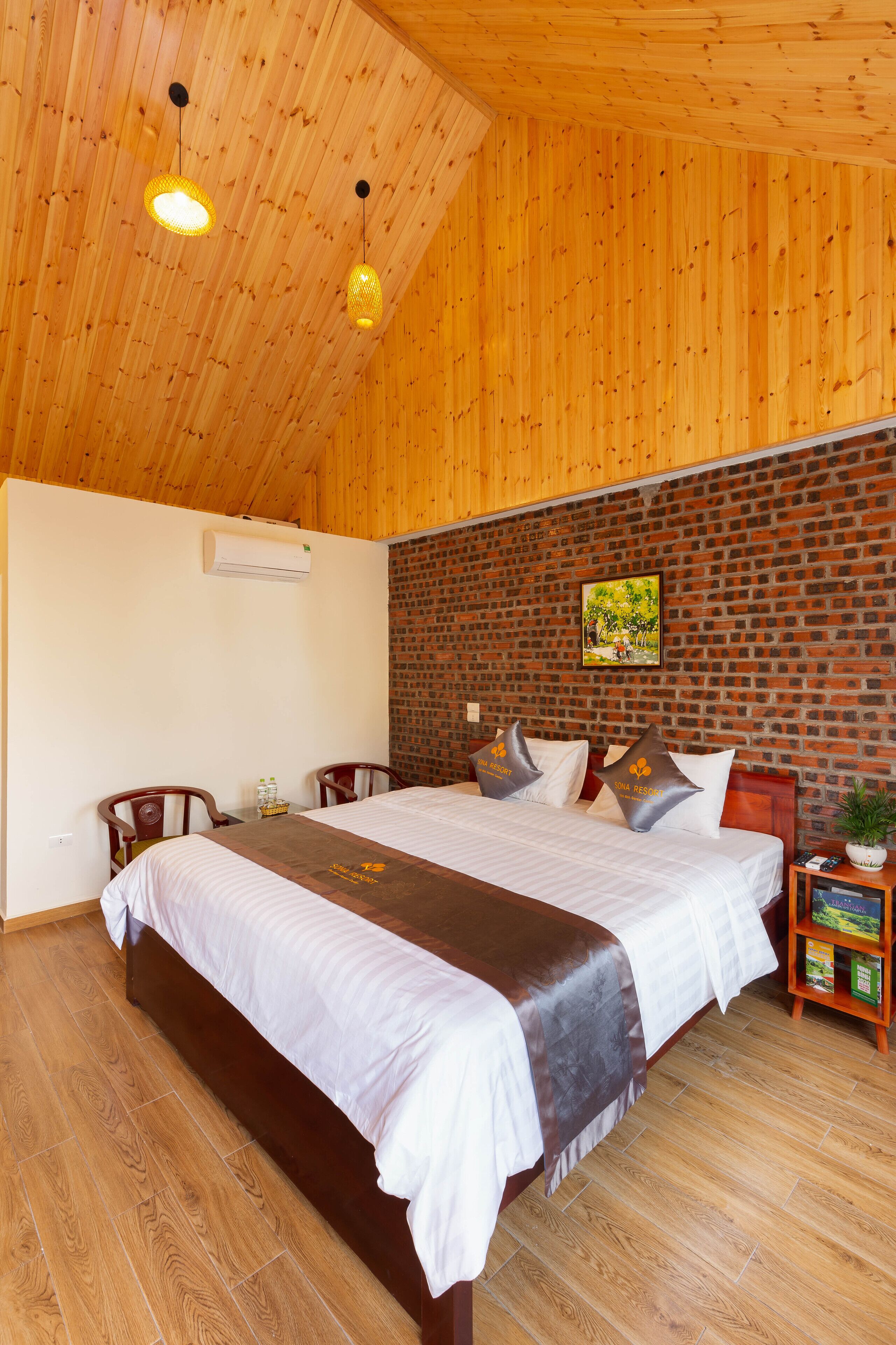 Phòng đôi Deluxe, 1 giường cỡ king, quang cảnh vư ờn | Minibar, bàn, khu vực làm việc phù hợp cho laptop, phòng cách âm 