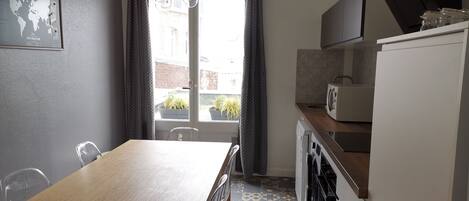 Microwave, dishwasher, coffee/tea maker, cookware/dishes/utensils