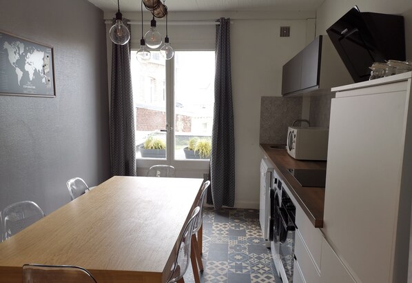 Microwave, dishwasher, coffee/tea maker, cookware/dishes/utensils