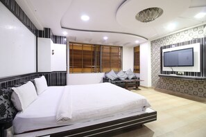 Egyptian cotton sheets, premium bedding, down comforters, free WiFi - Hotel Avinash Residency (Bhopal)