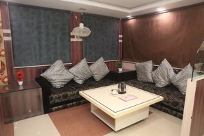 Lobby sitting area - Hotel Avinash Residency (Bhopal)