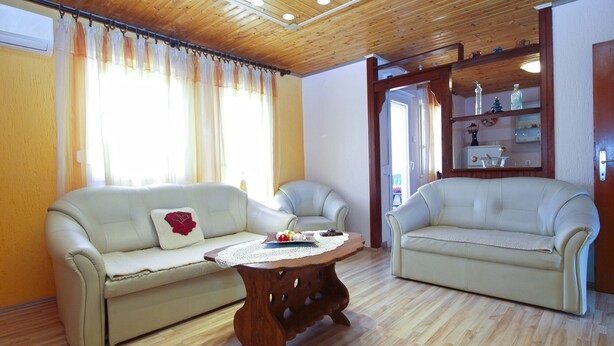 A living room with two sofas, a wooden coffee table, and a wooden ceiling with recessed lighting. - Apartment 782/1828 (Istria - Stinjan), 800m from the beach (Stinjan)