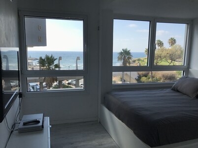 Red Gordon Beach Apartment